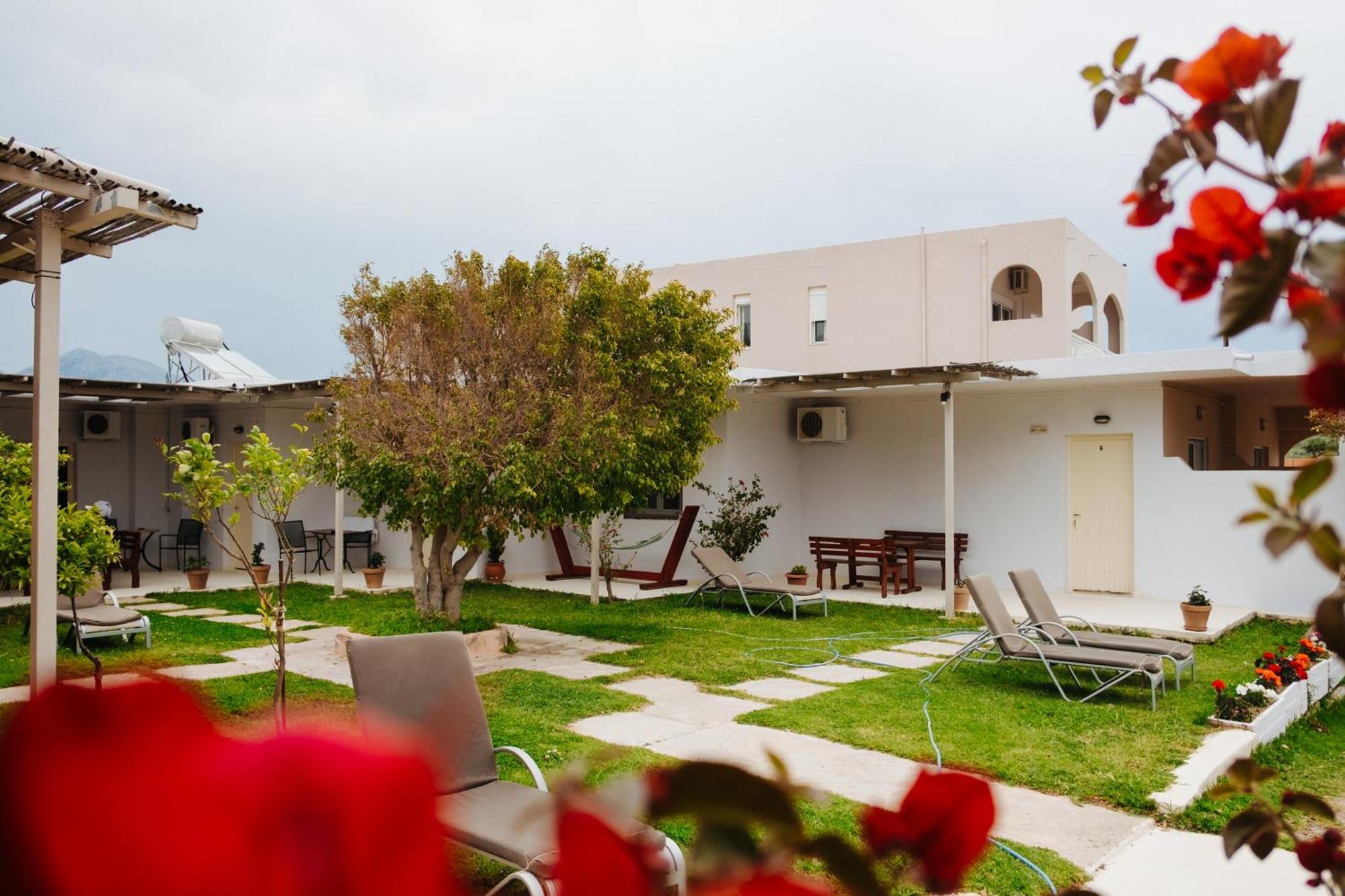 Finikas Apartments 플라키아스 외부 사진
