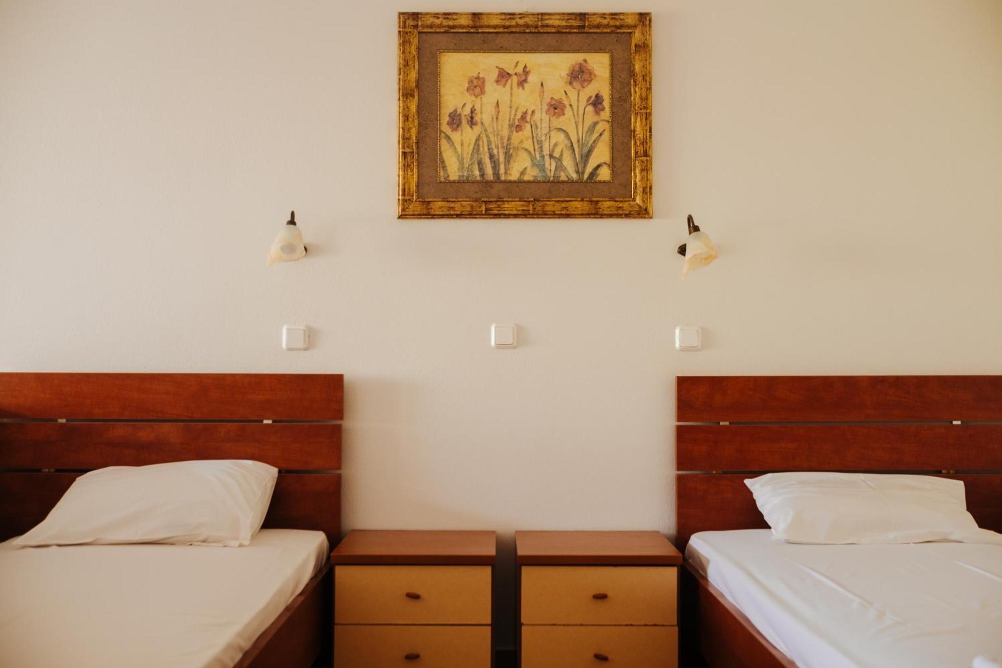 Finikas Apartments 플라키아스 외부 사진