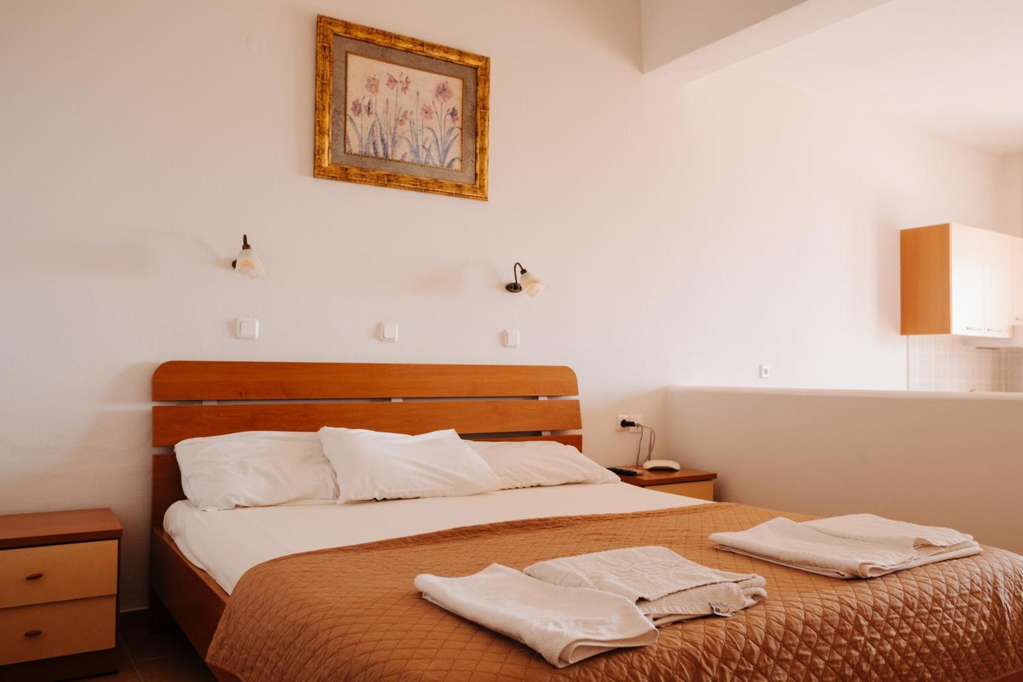 Finikas Apartments 플라키아스 외부 사진